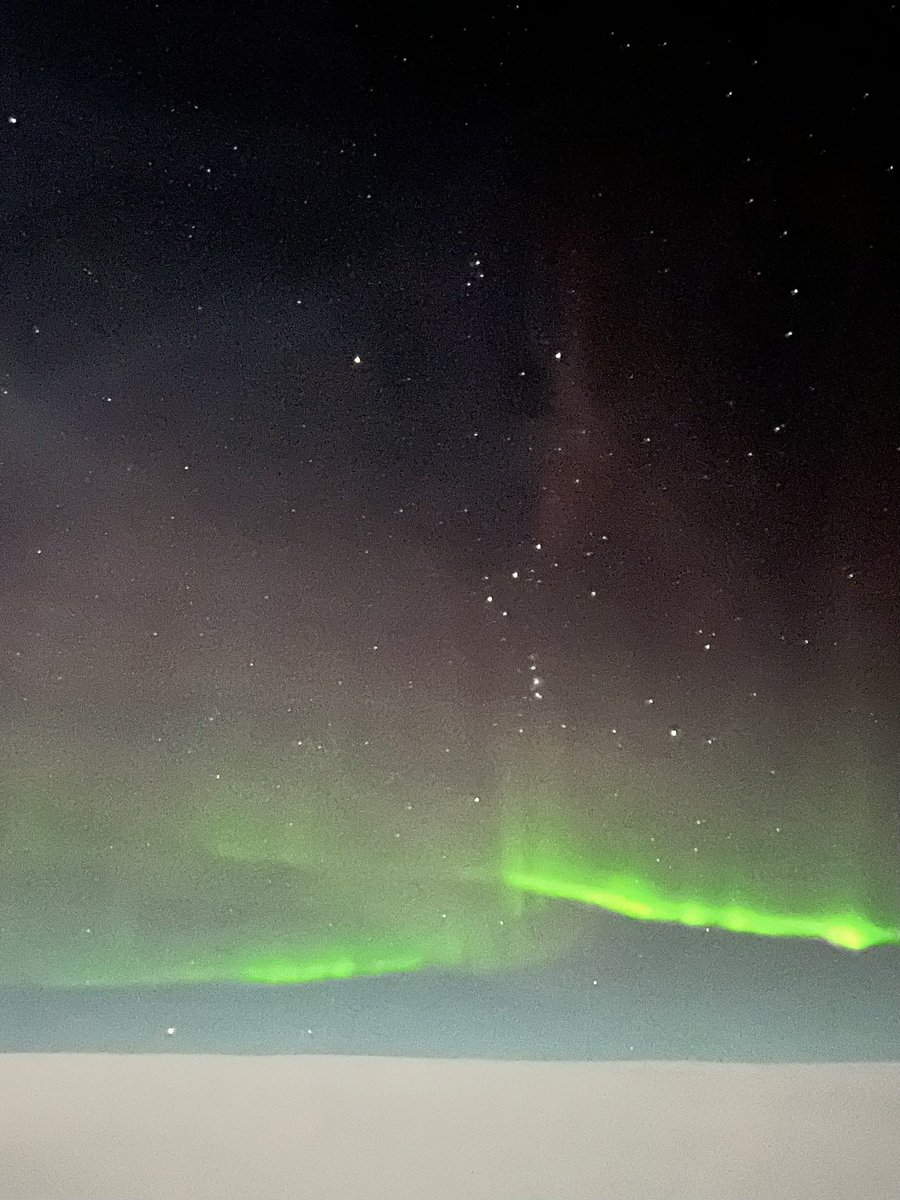 patricefnk's tweet photo. Cette nuit passant le 68°N en retour de San Francisco #AF83. Orion et son aurore Boréale 🥰🥰 https://t.co/kjggTkWgOE