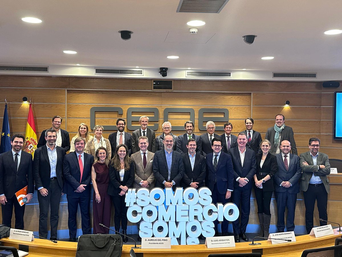 CEOE (@ceoe_es) on Twitter photo 📸El pleno de la C4 contó con la participación de la secretaria de estado de #Comercio <a href="/SE_Comercio/">Secretaría de Estado de Comercio</a>, Amparo López, y se centró en los efectos de la #DANA en el sector
🔵Fortaleza de los canales de #distribución
🔵Importancia del #comercio vertebrador
#SomosComercioSomosPaís 📸El pleno de la C4 contó con la participación de la secretaria de estado de #Comercio <a href="/SE_Comercio/">Secretaría de Estado de Comercio</a>, Amparo López, y se centró en los efectos de la #DANA en el sector
🔵Fortaleza de los canales de #distribución
🔵Importancia del #comercio vertebrador
#SomosComercioSomosPaís