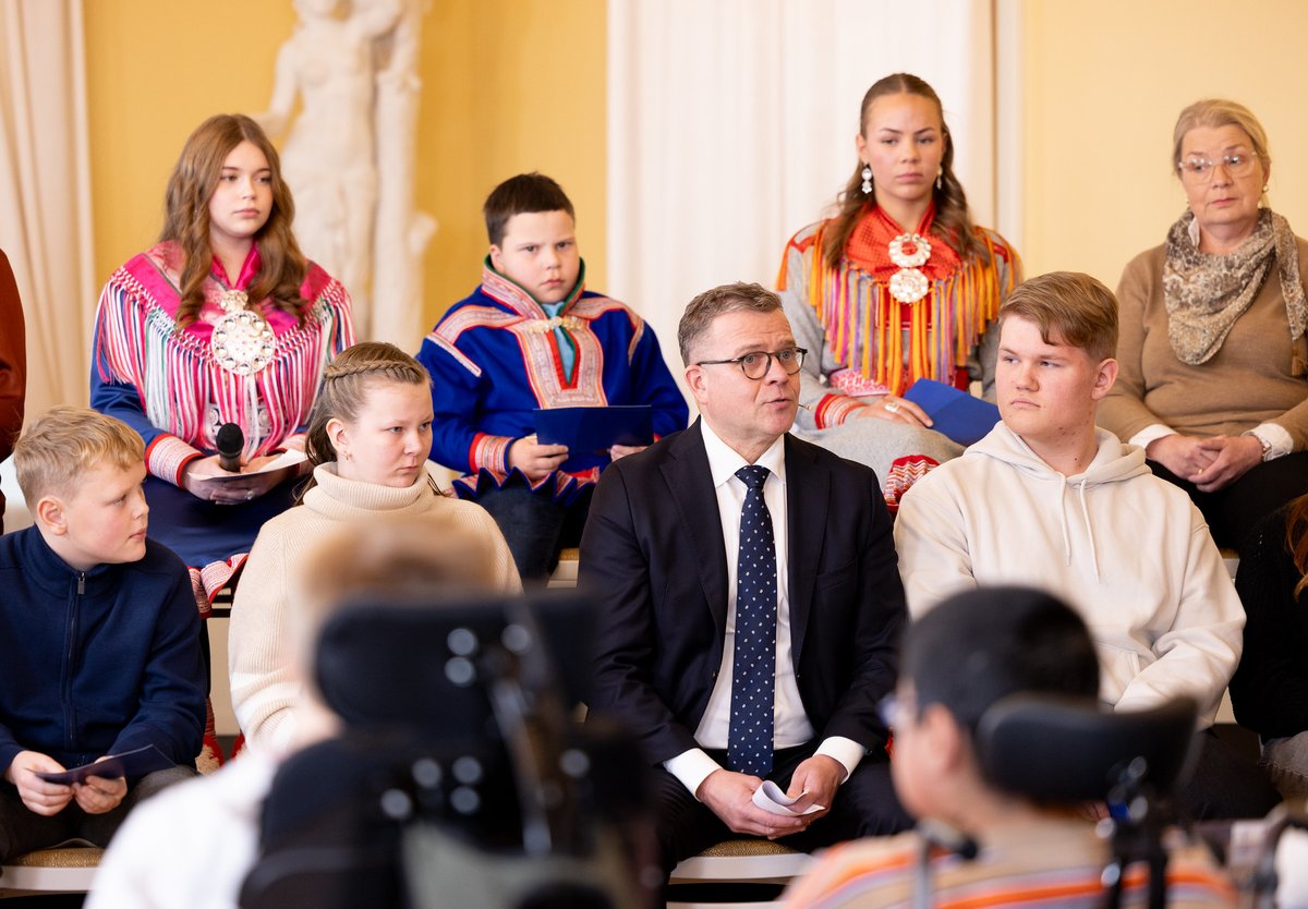Valtioneuvosto | Statsrådet (@valtioneuvosto) on Twitter photo Lapsen oikeuksien viikon kunniaksi Valtioneuvoston juhlahuoneistossa pidettiin lapsen oikeuksien istunto.
Istunnon järjestivät valtioneuvoston kanslia, <a href="/lapsistrategia/">Kansallinen lapsistrategia</a> ja <a href="/Lapsiasia/">Lapsiasiavaltuutettu | Barnombudsmannen</a>.
Istunto on katsottavissa Yle Areenassa.
Tiedote:
valtioneuvosto.fi/-/lapsen-oikeu… Lapsen oikeuksien viikon kunniaksi Valtioneuvoston juhlahuoneistossa pidettiin lapsen oikeuksien istunto.
Istunnon järjestivät valtioneuvoston kanslia, <a href="/lapsistrategia/">Kansallinen lapsistrategia</a> ja <a href="/Lapsiasia/">Lapsiasiavaltuutettu | Barnombudsmannen</a>.
Istunto on katsottavissa Yle Areenassa.
Tiedote:
valtioneuvosto.fi/-/lapsen-oikeu…
