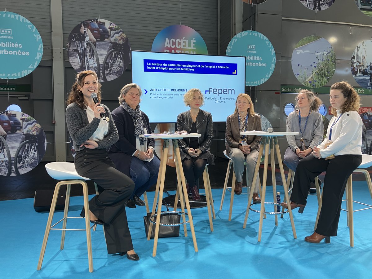 Début de la conférence au <a href="/salondesmaires/">Salon des Maires et des Collectivités</a> animée par la <a href="/Fepemfr/">Fepem</a> >L’emploi à domicile au coeur des territoires… évidemment ! La présidente Julie Lhotel Delhoume <a href="/lhotel_d/">L'HOTEL DELHOUME Julie</a> le rappelle : l’emploi à domicile est une réponse d’avenir pour nos concitoyens et les collectivités locales