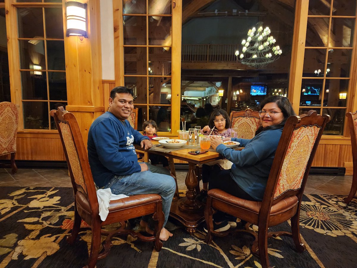 daskallyan's tweet photo. Family Dinner at Crown Plaza Hotel.. https://t.co/eOQy7BPXZv