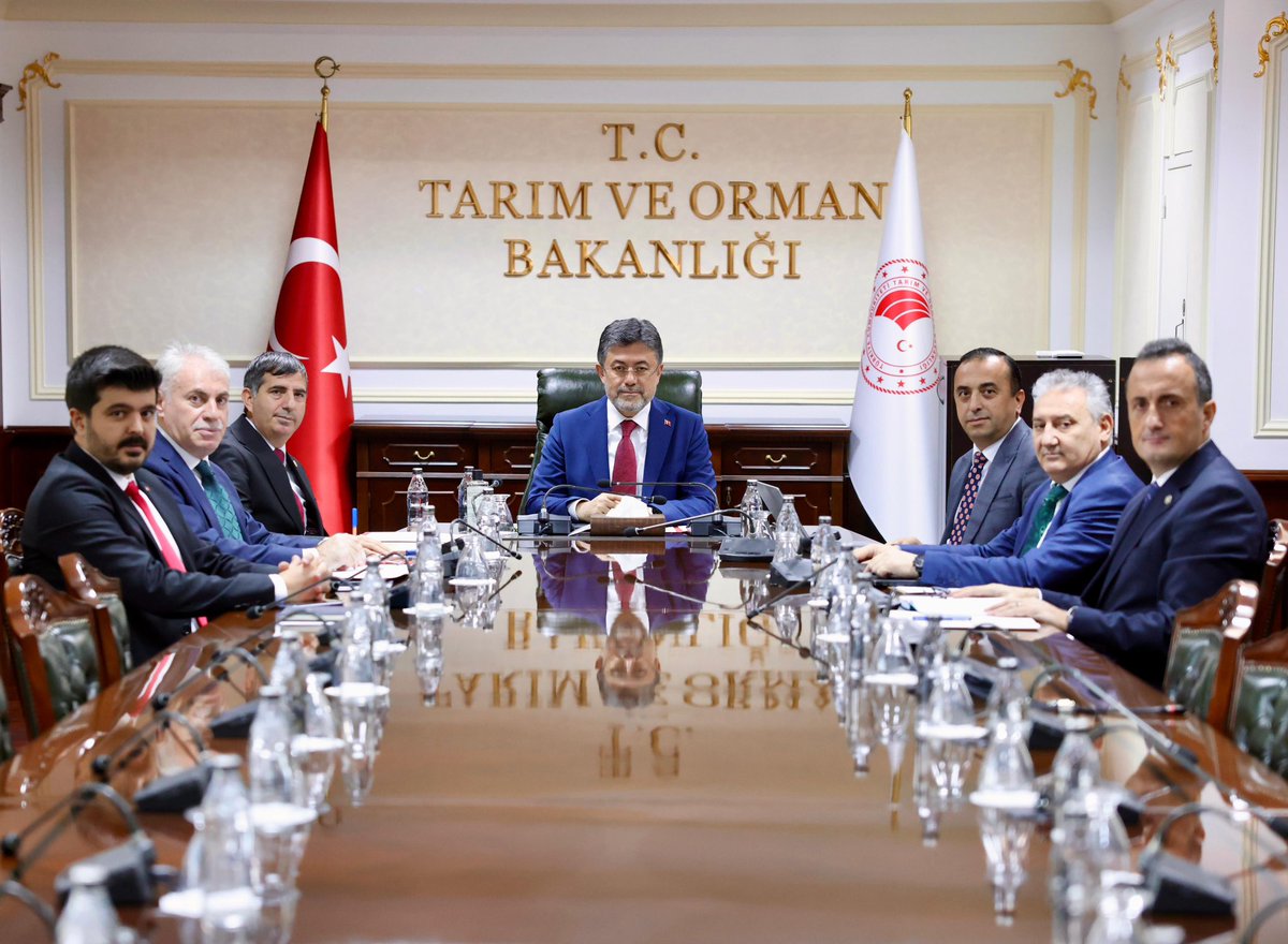 METE MEMİŞ (@metememis69) on Twitter photo 📍 Ankara’dayız
Milletvekilimiz <a href="/profdrorhanates/">Prof. Dr. Orhan Ateş</a> ile birlikte, Tarım ve Orman Bakanımız Sayın <a href="/ibrahimyumakli/">İbrahim Yumaklı</a> ’yı ziyaret ettik.
Sayın Bakanımızın Bayburtlu hemşehrilerimize selamları var.
Sn. Bakanımıza, Bayburt’umuza gösterdiği ilgi ve desteklerden dolayı teşekkür ediyoruz. 📍 Ankara’dayız
Milletvekilimiz <a href="/profdrorhanates/">Prof. Dr. Orhan Ateş</a> ile birlikte, Tarım ve Orman Bakanımız Sayın <a href="/ibrahimyumakli/">İbrahim Yumaklı</a> ’yı ziyaret ettik.
Sayın Bakanımızın Bayburtlu hemşehrilerimize selamları var.
Sn. Bakanımıza, Bayburt’umuza gösterdiği ilgi ve desteklerden dolayı teşekkür ediyoruz.