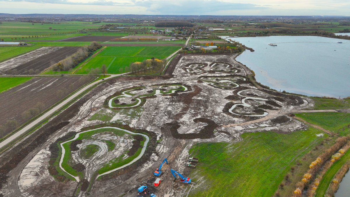 Aanleg Natuureilanden van Lingemeren is gestart. 26 eilanden voor een unieke combinatie van nieuwe natuur en kleinschalige recreatie bit.ly/4fUEib7 #natuurontwikkeling #zandwinlocatie