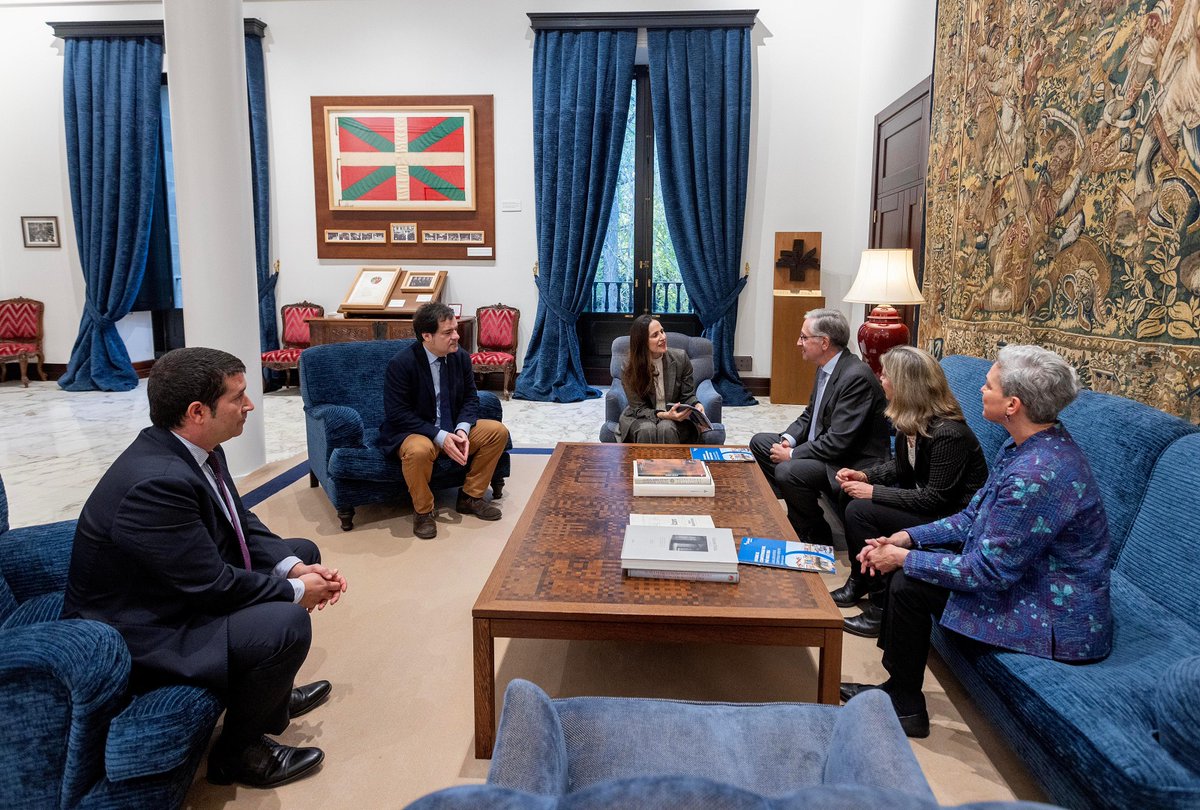 Eusko Legebiltzarra tweet media