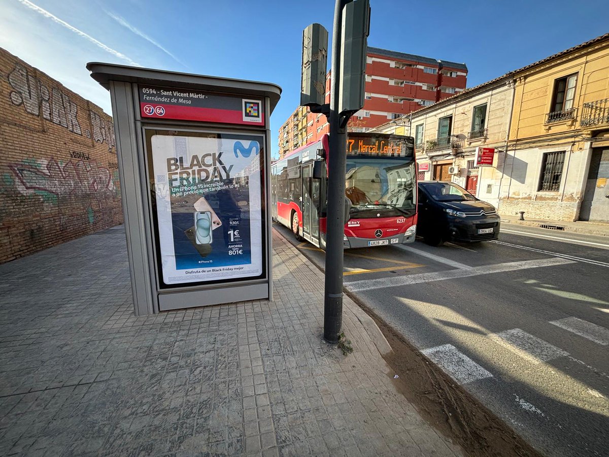 AjuntamentVLC's tweet image. 🚌 Carril bus exclusiu a St. Vicent Màrtir per garantir la fluïdesa de trànsit entre #València i l'#AMV. 

3,3 km entre c/ José Soto Micó i estació Joaquín Sorolla, tots 2 sentits.

Inclou els busos que substituïxen els trens de rodalia per la #DANA. 

🔗 i.mtrbio.com/svlqghnpbd