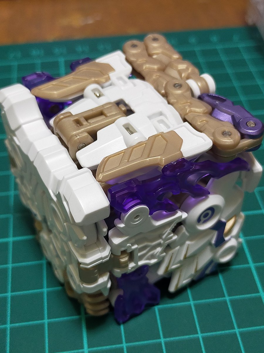 AufEls's tweet image. #Infinitybox から白虎！ 変形部位のおかげでめっちゃ可動するのいいね。
朱雀以外は出たし揃えたくなるな #BEASTBOX #52toys