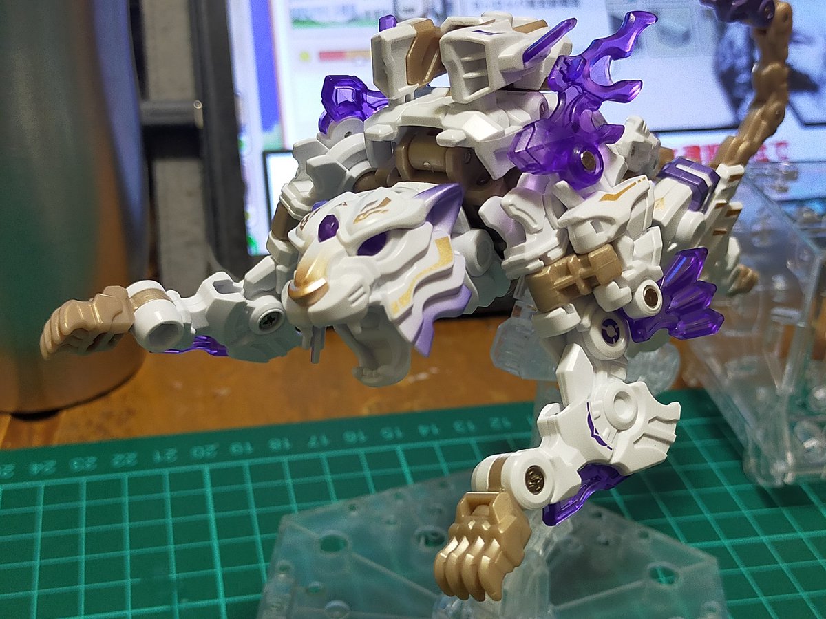 AufEls's tweet image. #Infinitybox から白虎！ 変形部位のおかげでめっちゃ可動するのいいね。
朱雀以外は出たし揃えたくなるな #BEASTBOX #52toys