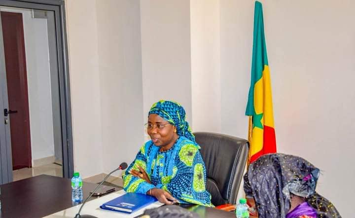 geovisiosn's tweet photo. Dr. Fatou Diouf, Ministre des Pêches, réaffirme son soutien au REFEPAS en renforçant les capacités des femmes de la pêche artisanale pour un développement durable. Valoriser leur rôle, c'est transformer le secteur clé pour le Sénégal.🌊💪 #LeProjet #PêcheDurable #REFEPAS https://t.co/9st3E7d1A0