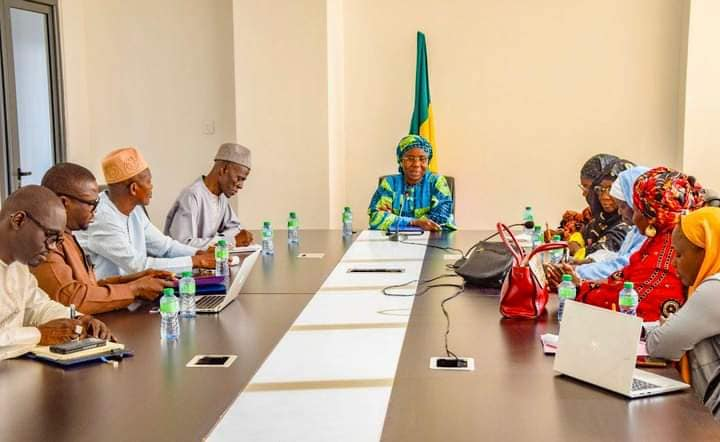 geovisiosn's tweet photo. Dr. Fatou Diouf, Ministre des Pêches, réaffirme son soutien au REFEPAS en renforçant les capacités des femmes de la pêche artisanale pour un développement durable. Valoriser leur rôle, c'est transformer le secteur clé pour le Sénégal.🌊💪 #LeProjet #PêcheDurable #REFEPAS https://t.co/9st3E7d1A0