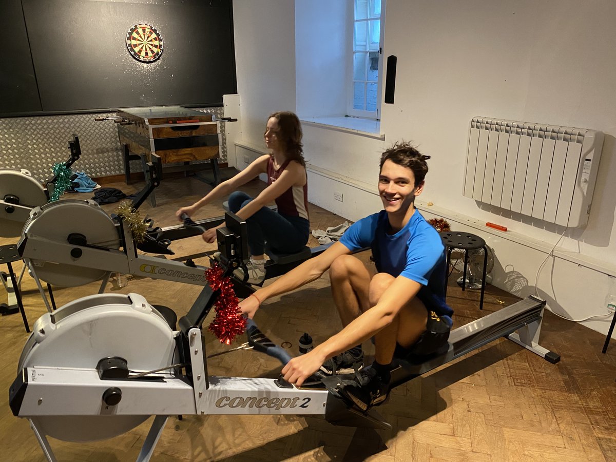 LBKrone's tweet image. So proud of the @mertonboatclub members, who just finished their impressive 24-hour 'ergathon' raising funds for @Homeless_Oxford to support their vital work throughout this winter.
A few more donations will help to meet reach funding target:
gofundme.com/f/mcbc-24-hour…