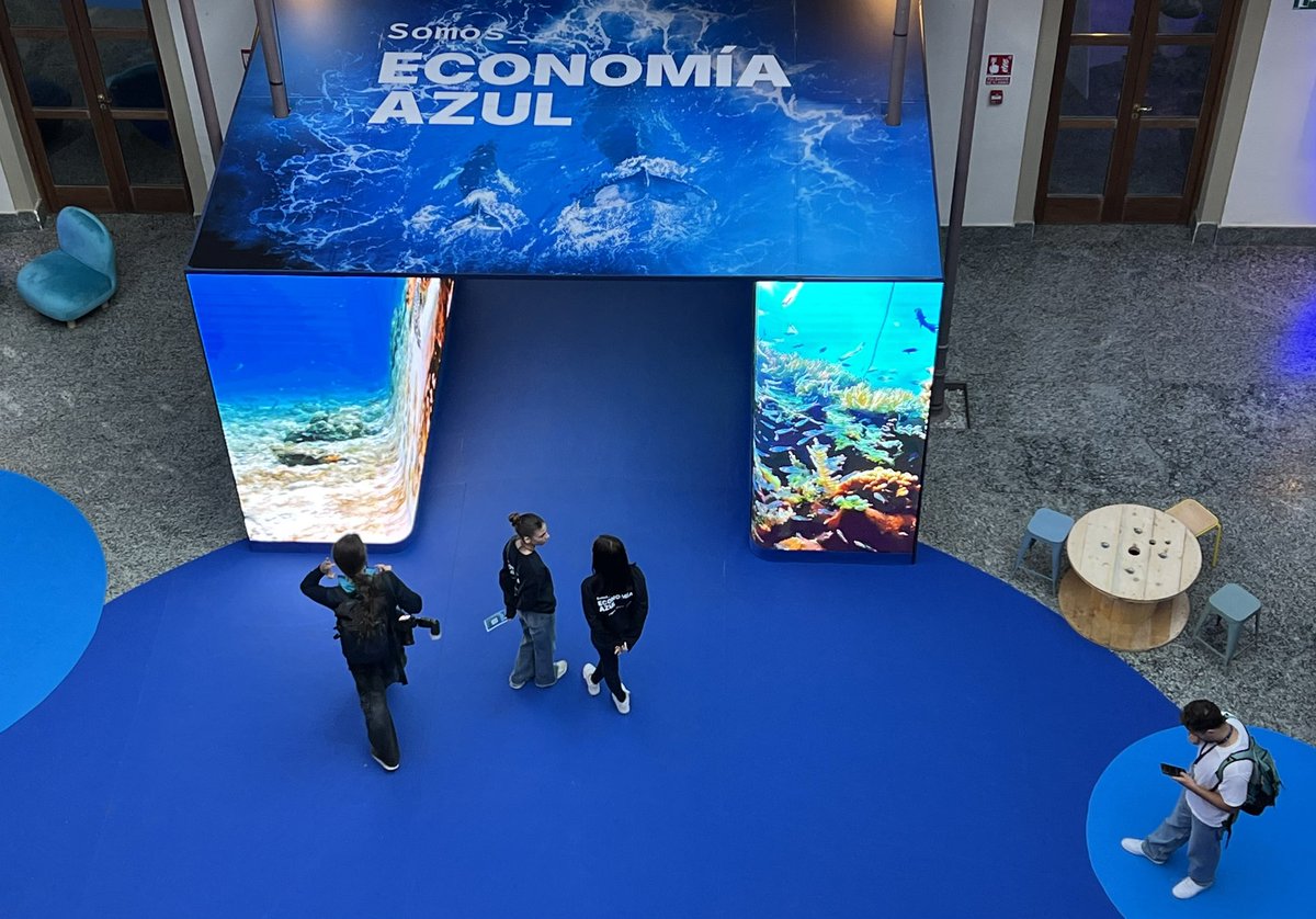 IEO_Cadiz's tweet photo. 🔵 #BlueZoneForumInnovazul2024 

🙋🏻‍♀️🙋🏻‍♂️Ya estamos en el stand del @IEOoceanografia , arrancando el evento #Innovazul con la directora del #IEO @mclimatica y la directora del centro gaditano Marina Delgado. 

Visítanos si estás en el evento y te contamos más. 

#SomosEconomiaAzul https://t.co/YDguyc5my8