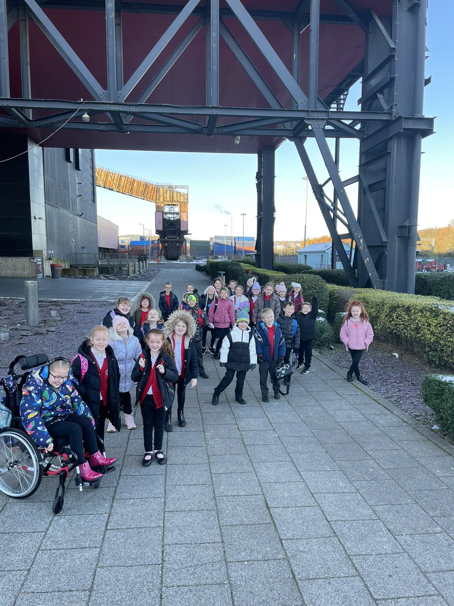 RanbyCE's tweet photo. Class 2 have arrived and we are already busy sorting magnetic and non-magnetic materials! #magna #magnets #schooltrip #funlearning https://t.co/eXPXQJkKop