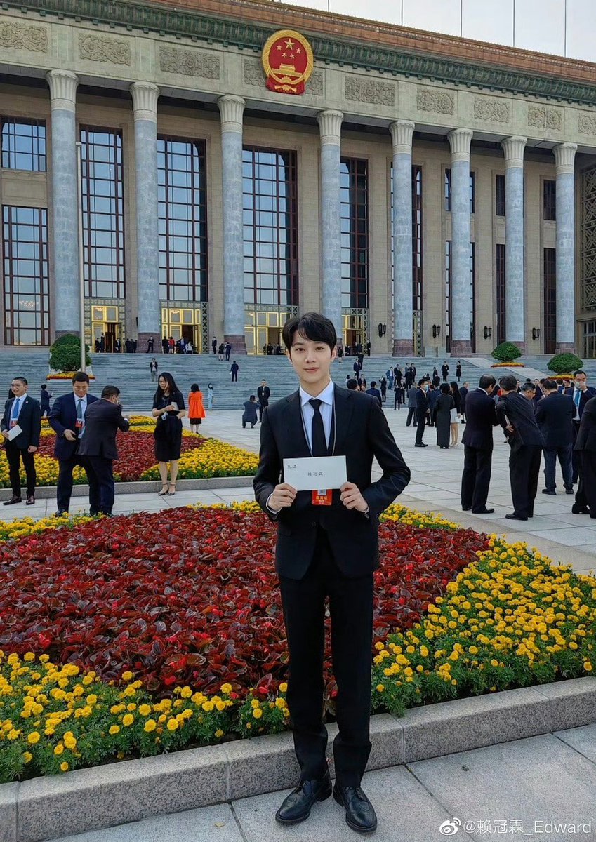 aldreanlee's tweet image. Ketua HIMA yang sering diundang ke DPR untuk menyuarakan hak mahasiswa dan masyarakat. Sering dapat kritik karena kelakuan bapaknya, tapi kalau bapaknya hina netizen dia malah seneng.

"Lah bapak lu kriminal."
"Memang🥰"