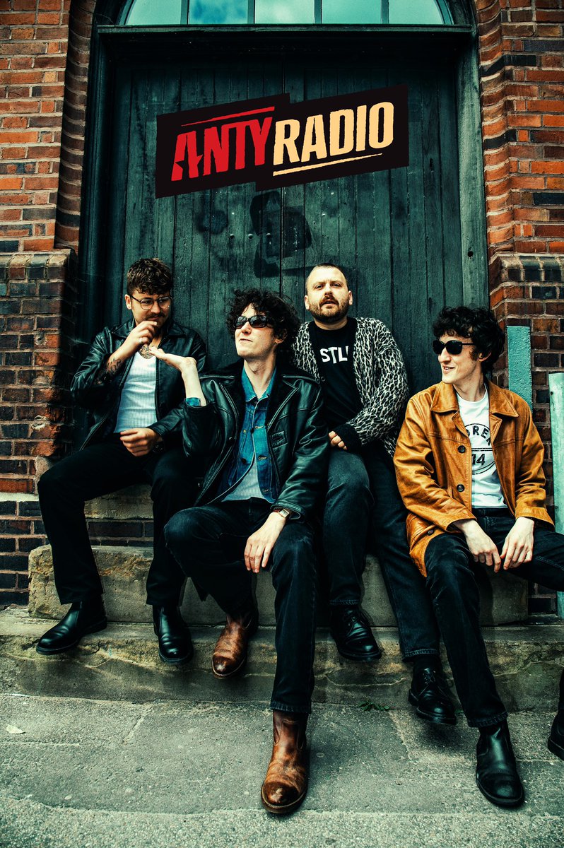 Thanks to Antyradio for playing “Roaches”! The song is on the Turbo Top charts - you can vote for it by clicking on this link: antyradio.pl/Radio/Turbo-Top