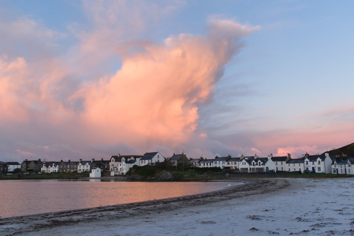 featherytravels's tweet image. This morning in Port Ellen.

#IsleOfIslay #InnerHebrides