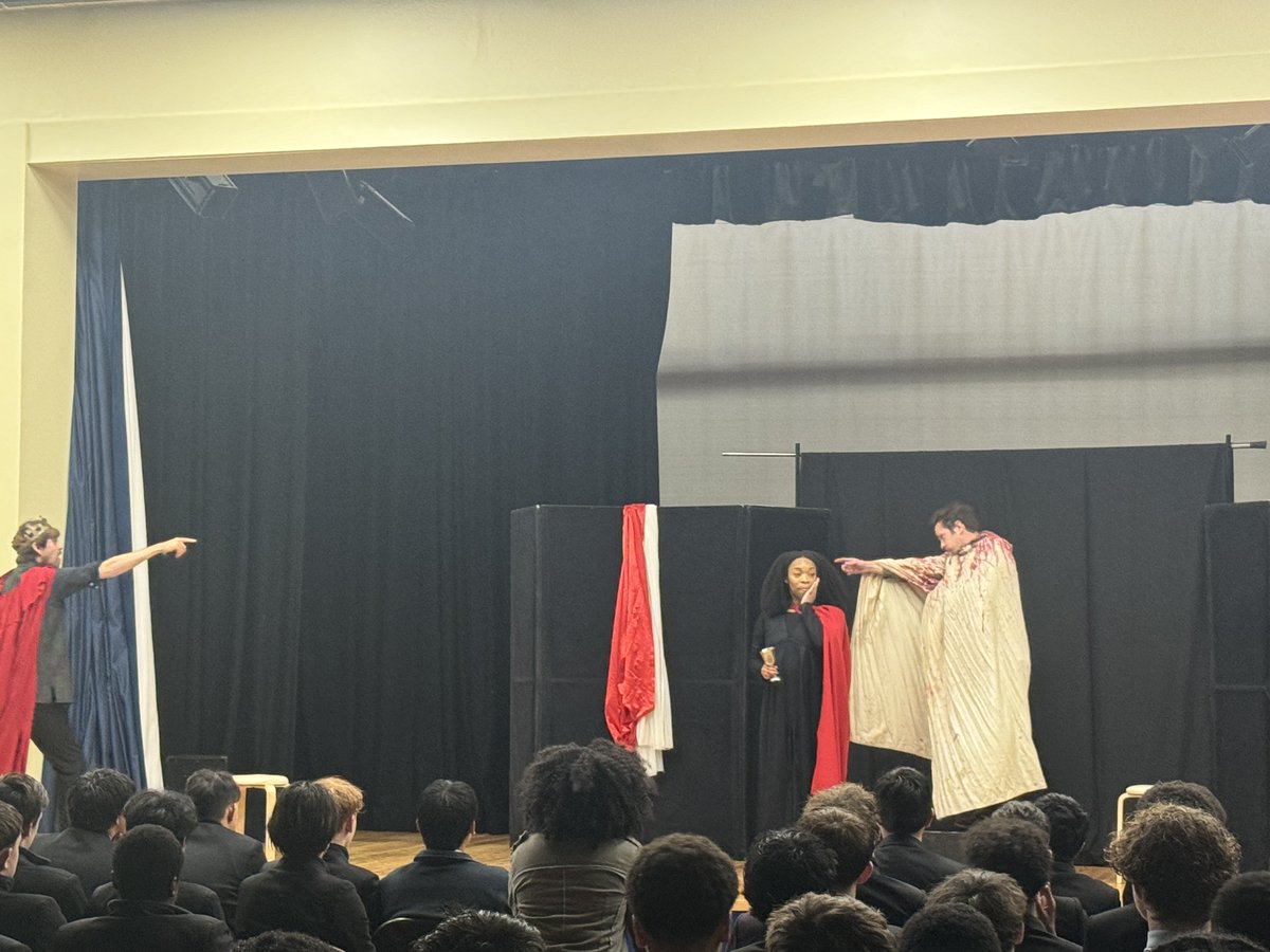 GunnersburySch's tweet image. Our Year 9 &amp;amp; 10 boys were captivated by the Globe Players’ performances of Macbeth and A Christmas Carol! The talented cast brought Shakespeare’s tragedy and Dickens’ classic to life with energy, drama and creativity. A fantastic opportunity to experience literature in action!🎭