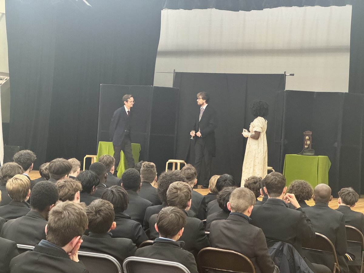 GunnersburySch's tweet image. Our Year 9 &amp;amp; 10 boys were captivated by the Globe Players’ performances of Macbeth and A Christmas Carol! The talented cast brought Shakespeare’s tragedy and Dickens’ classic to life with energy, drama and creativity. A fantastic opportunity to experience literature in action!🎭