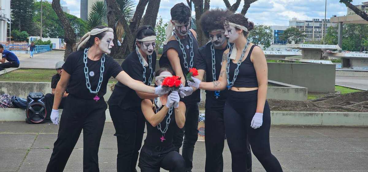 From November 4-6 in 🇧🇷, a powerful artistic intervention took over public spaces, raising awareness about Ukrainian kids abducted and deported by Russian forces.

This flash mob-style event was part of the #BringKidsBack Action Days.