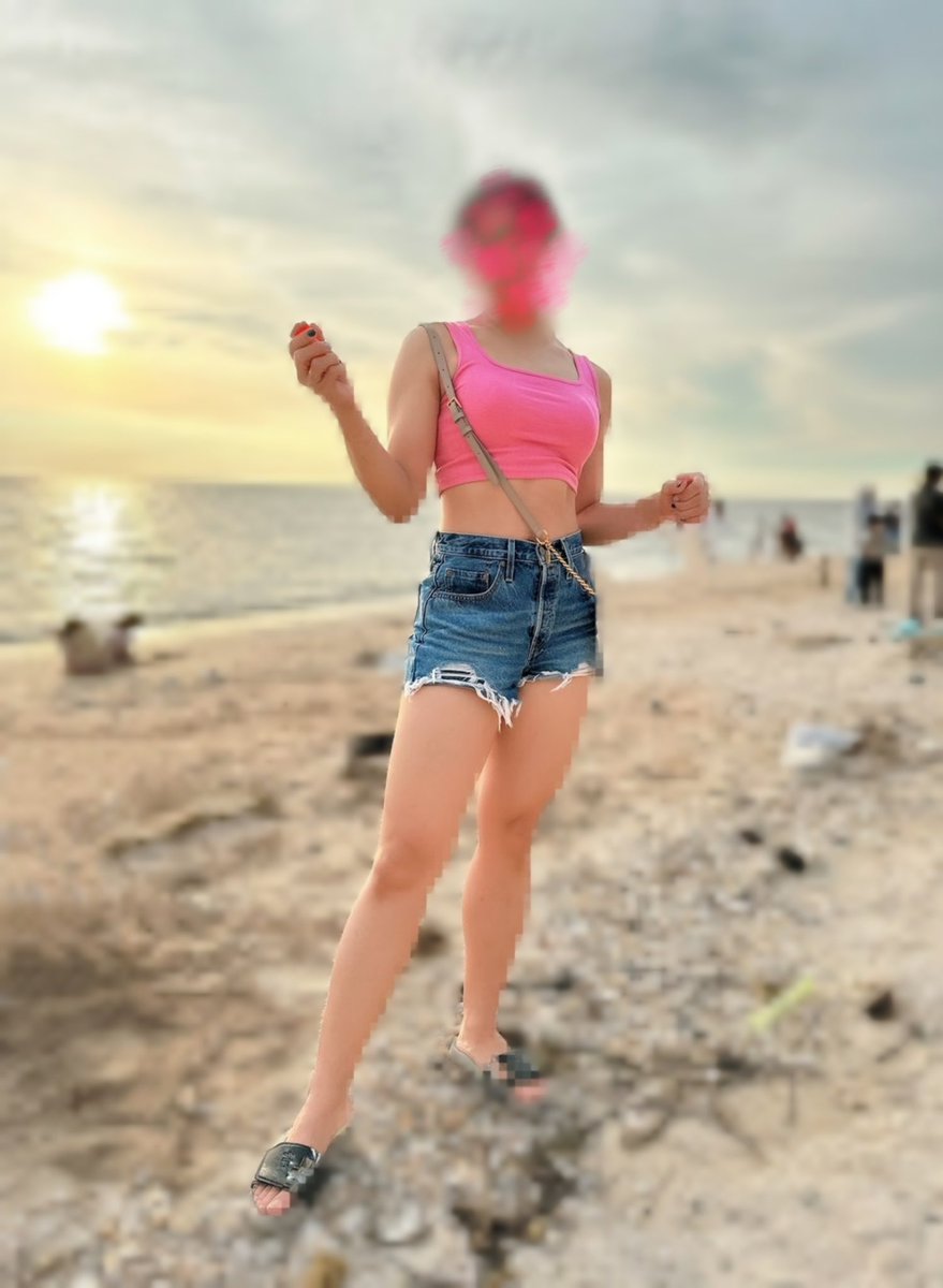 一对夫妻走着走着找到海边🏝️来了
夫妻怎么就这么难寻找呢..
眼前这片海忽然感到一些人会与海一样管很宽
只想在海边寻找道中的夫妻们有吗？？
我们一起寻找快乐吧
#夫妻交友