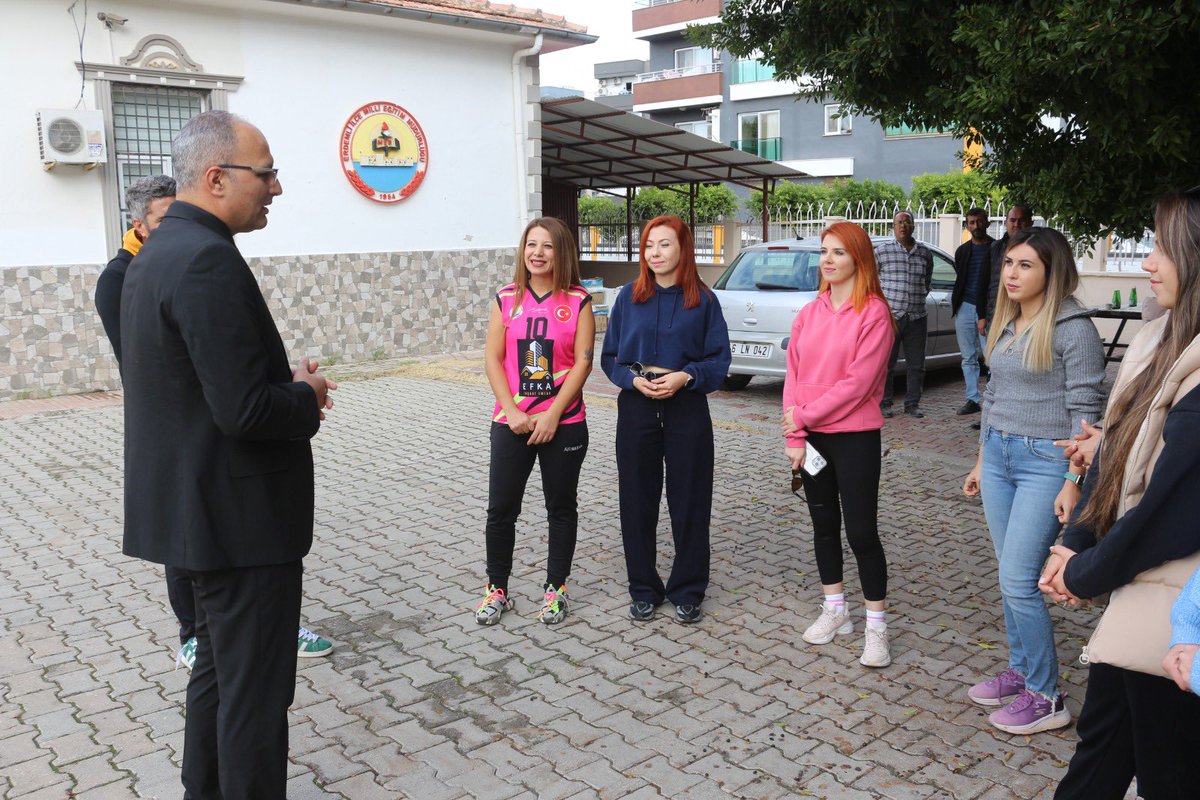 pyucesoy's tweet photo. Maç öncesi bizi motive eden, desteklerini her zaman bize hissettiren  Erdemli İlçe Milli Eğitim Müdürümüz Sayın Yusuf AÇIKYÖRÜK müdürümüze sonsuz teşekkürler sunarız🙏🏻🙏🏻🙏🏻
@MersinMEM @erdemli_mem @Yusuf_acikyoruk https://t.co/fVpmTEBBFu