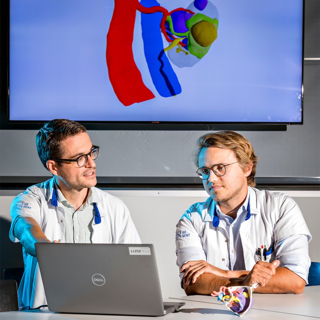 UZ Gent (@uzgent) on Twitter photo De dienst Urologie onderzoekt samen met @AZMMGent de voordelen van een innovatief 3D-niermodel in de behandeling van #nierkanker. Het model helpt tumoren efficiënter te verwijderen & geeft duidelijker beeld aan de patiënt over wat er tijdens de operatie zal gebeuren. <a href="/ugent_fge/">UGent Geneeskunde & Gezondheidswetenschappen</a> De dienst Urologie onderzoekt samen met @AZMMGent de voordelen van een innovatief 3D-niermodel in de behandeling van #nierkanker. Het model helpt tumoren efficiënter te verwijderen & geeft duidelijker beeld aan de patiënt over wat er tijdens de operatie zal gebeuren. <a href="/ugent_fge/">UGent Geneeskunde & Gezondheidswetenschappen</a>