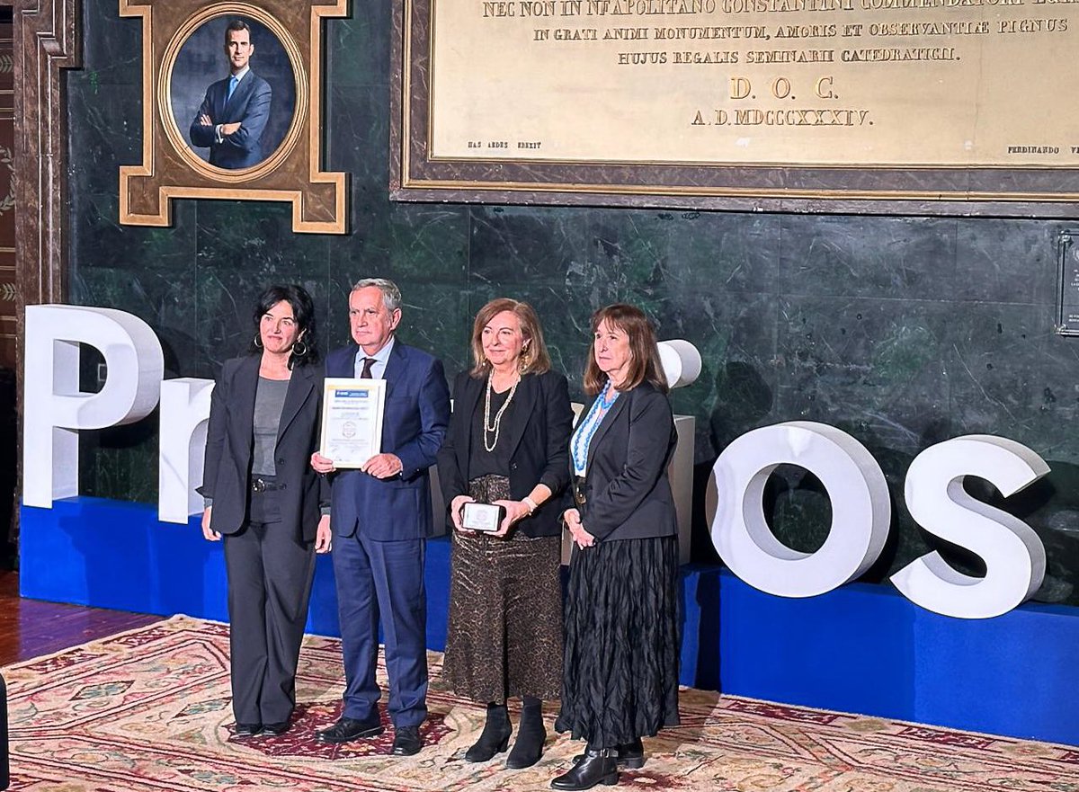 Premio Best in Class al@mejor servicio de neurología <a href="/OSIEECruces/">OSI EEC - Hospital Universitario Cruces</a> <a href="/osakidetzaEJGV/">Osakidetza</a> #PremiosBiC2024 
Superorgulloso de formar parte de un equipo tan valioso #pacientes