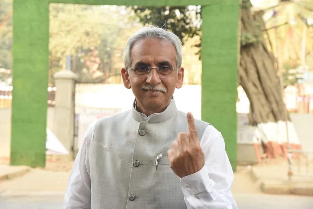 INCMumbai's tweet photo. विधानसभा मतदारसंघ १८६ - मुंबादेवी येथे श्री @mlaAminPatel यांनी मतदान केलं.
तुम्ही केलंत का? नसेल तर पटकन जा आणि मतदान करून या.
#VoteForChange
#VoteForCongress
#VoteForMVA
#Mumbai
#Mumbadevi https://t.co/RL7LOU1Re8