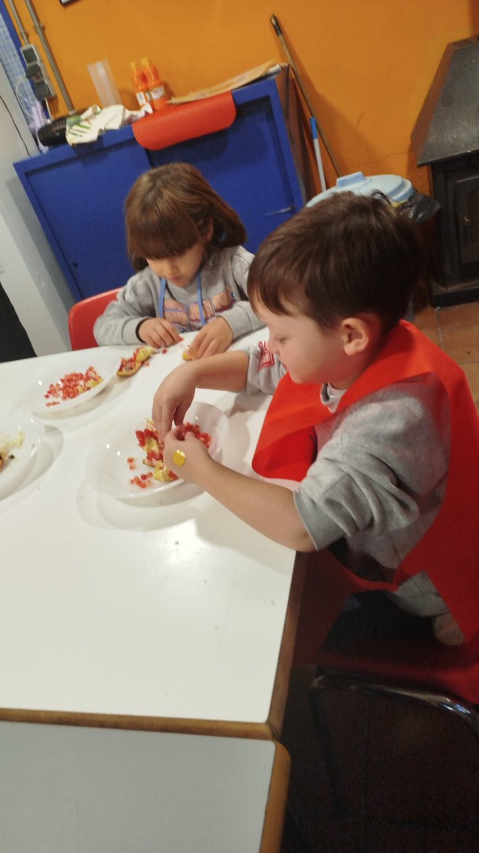 Gracias a <a href="/garuacoop/">Garúa</a>  y a su programa alimentando para el cambio. Nuestros peques prepararon su merienda saludable y cocinaron en el <a href="/AlbergSanFermin/">Albergue San fermin</a> . <a href="/jmd_usera/">Distrito Usera</a> <a href="/juventudcmadrid/">Juventud▪️Comunidad de Madrid</a> <a href="/AlberguesREAJ/">AlberguesREAJ</a>