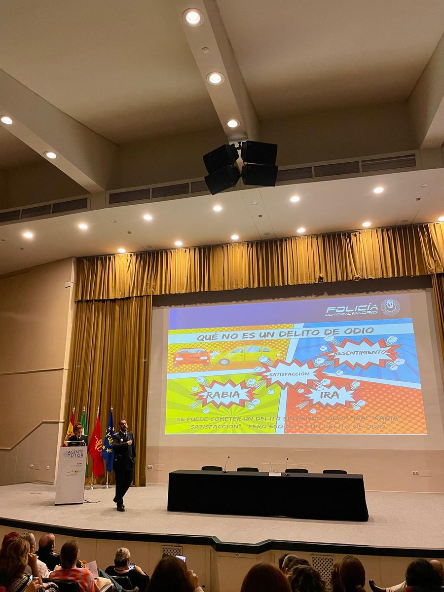 La pasada semana dos de nuestros profesores asistieron al Congreso Nacional de Agente Tutor. 

Escucharon diferentes ponencias muy interesantes para poner en práctica con nuestros alumnos sobre medidas preventivas de consumo de sustancias y suicidio entre otras.