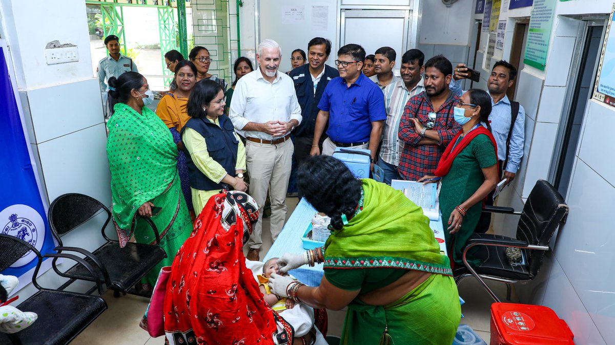 UNDP_India's tweet photo. .@UNinIndia Head, @ShombiSharp visited Jatni Health Center 🏥 in #Odisha to witness #eVIN &amp; #UWIN in action.

@UNDP_India is proud to support @MoHFW_INDIA in transforming 🇮🇳’s vaccine supply chain &amp; making immunization services more accessible for pregnant women &amp; children. https://t.co/Grohgz58oI