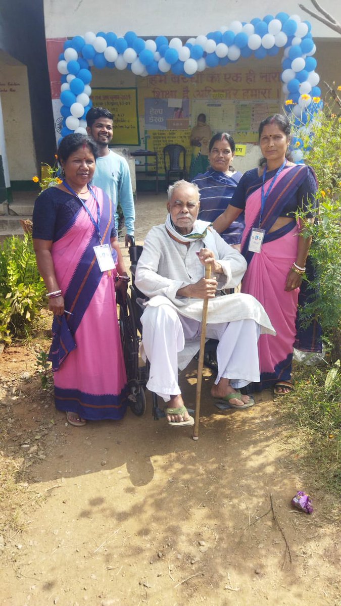 DC_Ramgarh's tweet photo. #लोकतंत्र_का_त्यौहार। 
23 रामगढ़ विधानसभा निर्वाचन क्षेत्र में युवा, वृद्ध एवं दिव्यांग मतदाताओं ने ब���़-चढ़कर किया मतदान। 
अब आपकी बारी देर ना करें घरों से निकले और मतदान जरूर करें।
मतदान समय प्रातः 7:00 बजे स��� संध्या 5:00 बजे तक। 
#VoteDeneChalo 
@ceojharkhand @ECISVEEP https://t.co/uXY615Qtwg