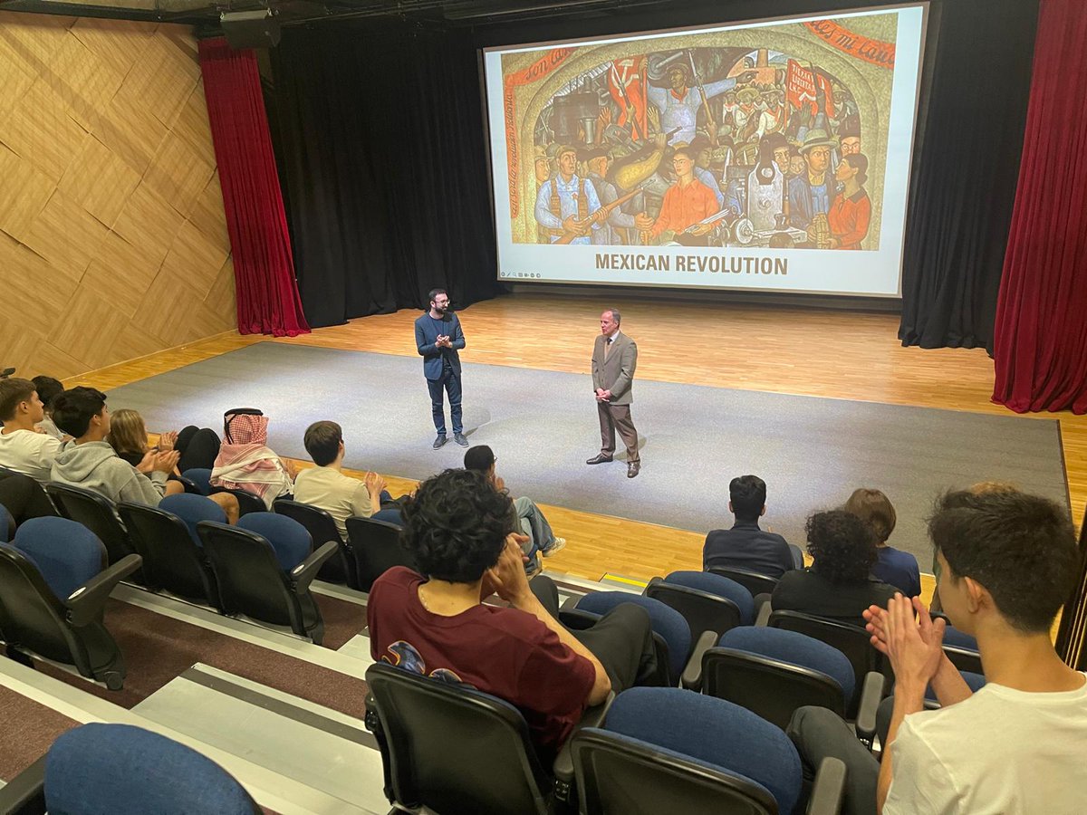 EmbaMexQatar's tweet image. La #RevolucionMexicana , 🇲🇽primera social del S. XX, se proyecta hoy en sólidas instituciones y en una Política Exterior que observa el 🌐Derecho Internacional.

En este Aniversario #20Nov  así lo dijo el Embajador de México a estudiantes de la ACS School Doha.

@Qatar_Edu