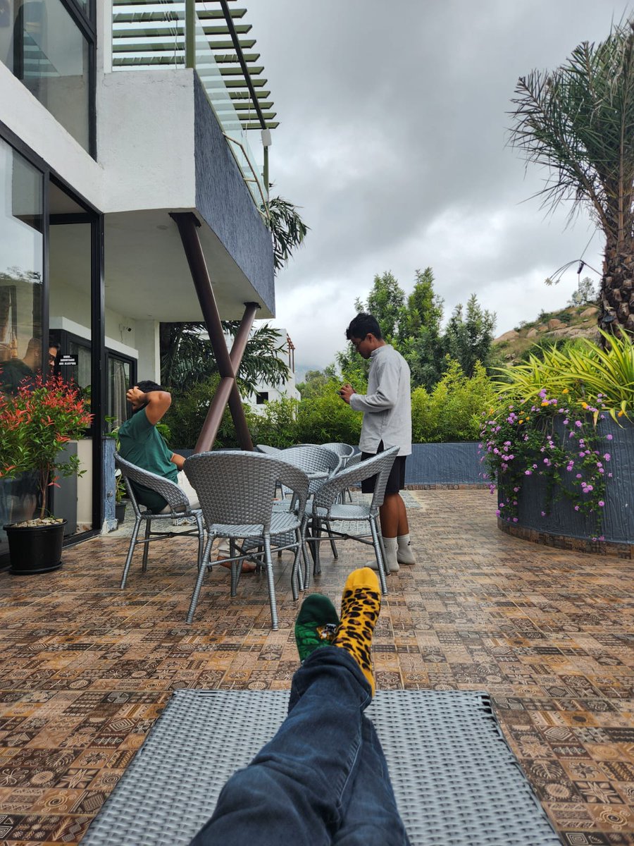 clearlysid's tweet photo. some shots from a mini work + wine getaway trip with the gang last week. beautiful clicks by @Sarve___tanvesh,  mediocre ones by me 🙈

we should do more of these every now and then! once every quarter? https://t.co/CcJNAJ41rm