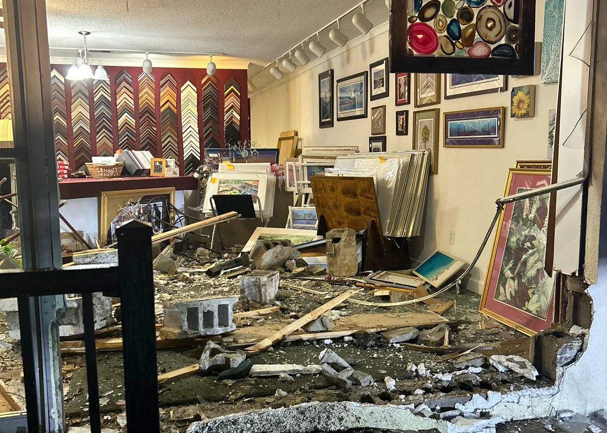 LexingtonPD's tweet image. TRAFFIC UPDATE - North Lake Drive/SC-6 and North Church Street have reopened after a car collided with a business.

The intoxicated 19-year-old driver was transported from the scene by EMS and will charged with DUI.