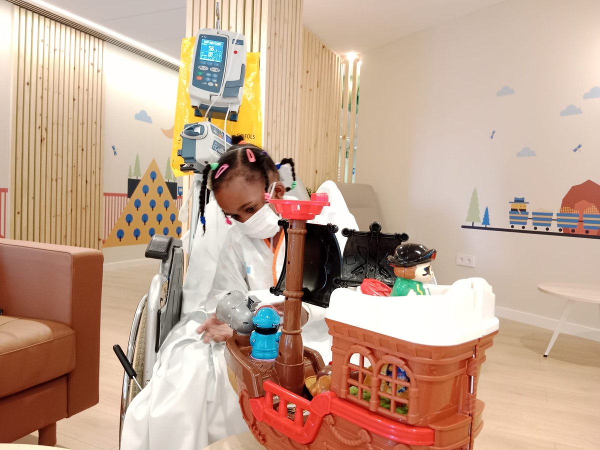 Otro de los proyectos finalistas de los #PremiosSomosPacientes es 

👨‍👨‍👧‍👧'Espacio Familiar: un oasis de desconexión para los niños y niñas trasplantados'

puesto en marcha por la Associació de Nens i Nenes amb Trasplantament Hepàtic (<a href="/_ANiNATH/">ANiNATH</a>).

¡Conócelo! somospacientes.com/noticias/asoci…