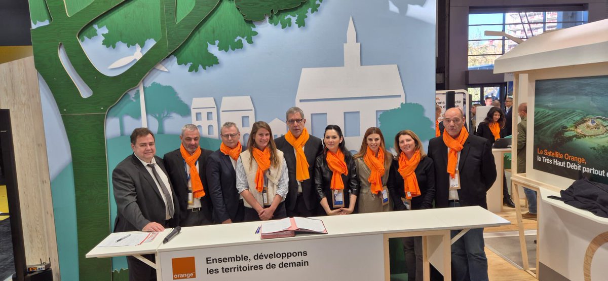 Ce matin une belle séquence <a href="/OrangeCorse/">Orange Corse</a> au <a href="/salondesmaires/">Salon des Maires et des Collectivités</a> avec une mise à l’honneur de nos actions en faveur de l’inclusion numérique et de l’innovation en présence de <a href="/nicolasguerin68/">Nicolas Guérin</a> et 2 partenaires <a href="/MLBastia/">Mission Locale de Bastia</a> et <a href="/IEI_Inizia/">Incubateur de Corse</a>
<a href="/PierreSavelli/">Pierre Savelli</a> @EmmanuelleLuci2 <a href="/PisellaElodie/">Élodie. pisella</a>