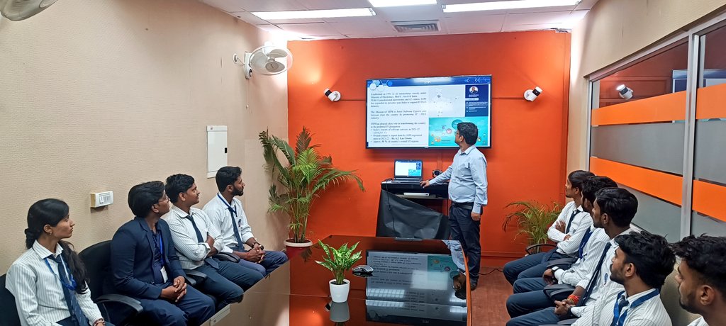 STPILucknow's tweet photo. Students of Buddha Institute of Technology, Gorakhpur visited #STPILucknow wherein they have been apprised about various activities,schemes &amp; initiatives of #STPIINDIA including #NGIS, #Sabudh, #CoEs &amp; #LEAPAHEAD 2
#Startups ecosystem. 
@arvindtw  @stpiindia https://t.co/Jx5y9GK3TX