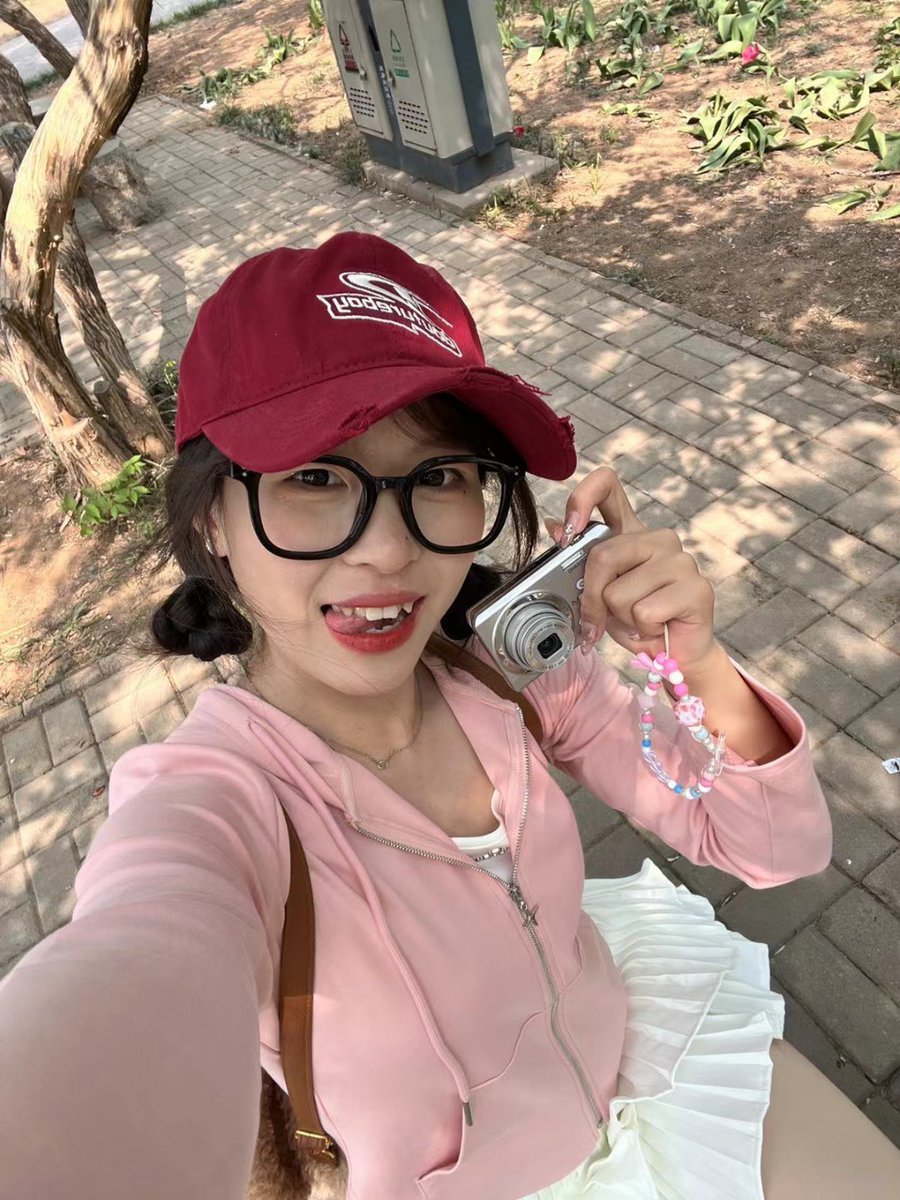 【网友投稿 No.1203】爱吐舌头眼镜小姐姐 #眼镜娘 #眼镜妹 #投稿 #反差 #投稿曝光 #女友 #女友分享 
#女友系列 #女同学 #女同事 https://t.co/qYJKPObA1q