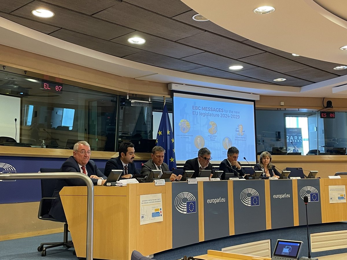 Greening our buildings is crucial, but neither trivial nor cheap. Interesting discussion about the role of #construction #SMEs at <a href="/EBC_SMEs/">EBC</a> event.