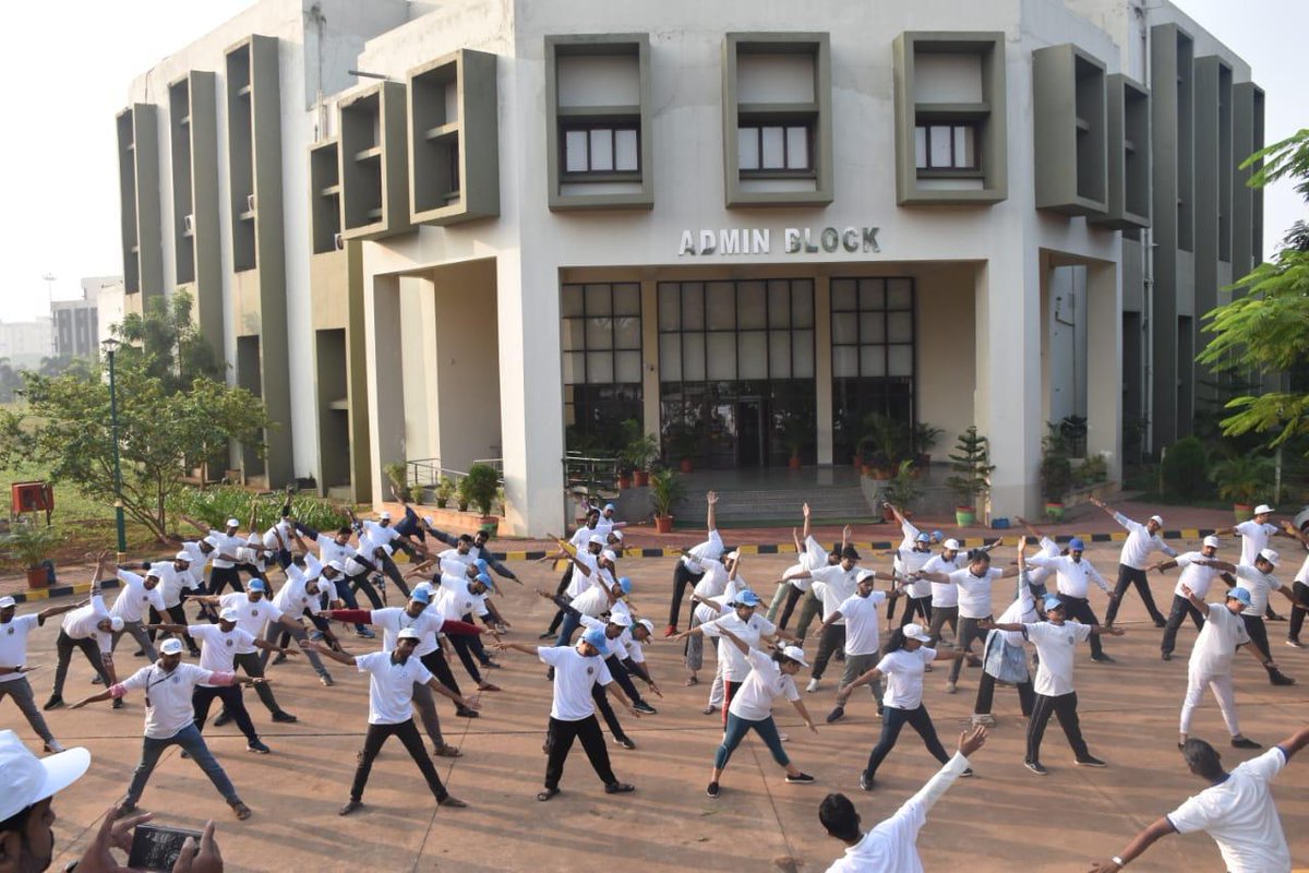 AIIMSBhubaneswr's tweet photo. #Walkathon, #Yoga session, awareness programmes &amp; academic discussions organised to mark #WorldDiabetesDay observation @AIIMSBhubaneswr led by dept. of Endocrinology &amp; Metabolism.
"Diabetes and wellness" theme highlights importance of physical activity. https://t.co/4FpPGuN3JW