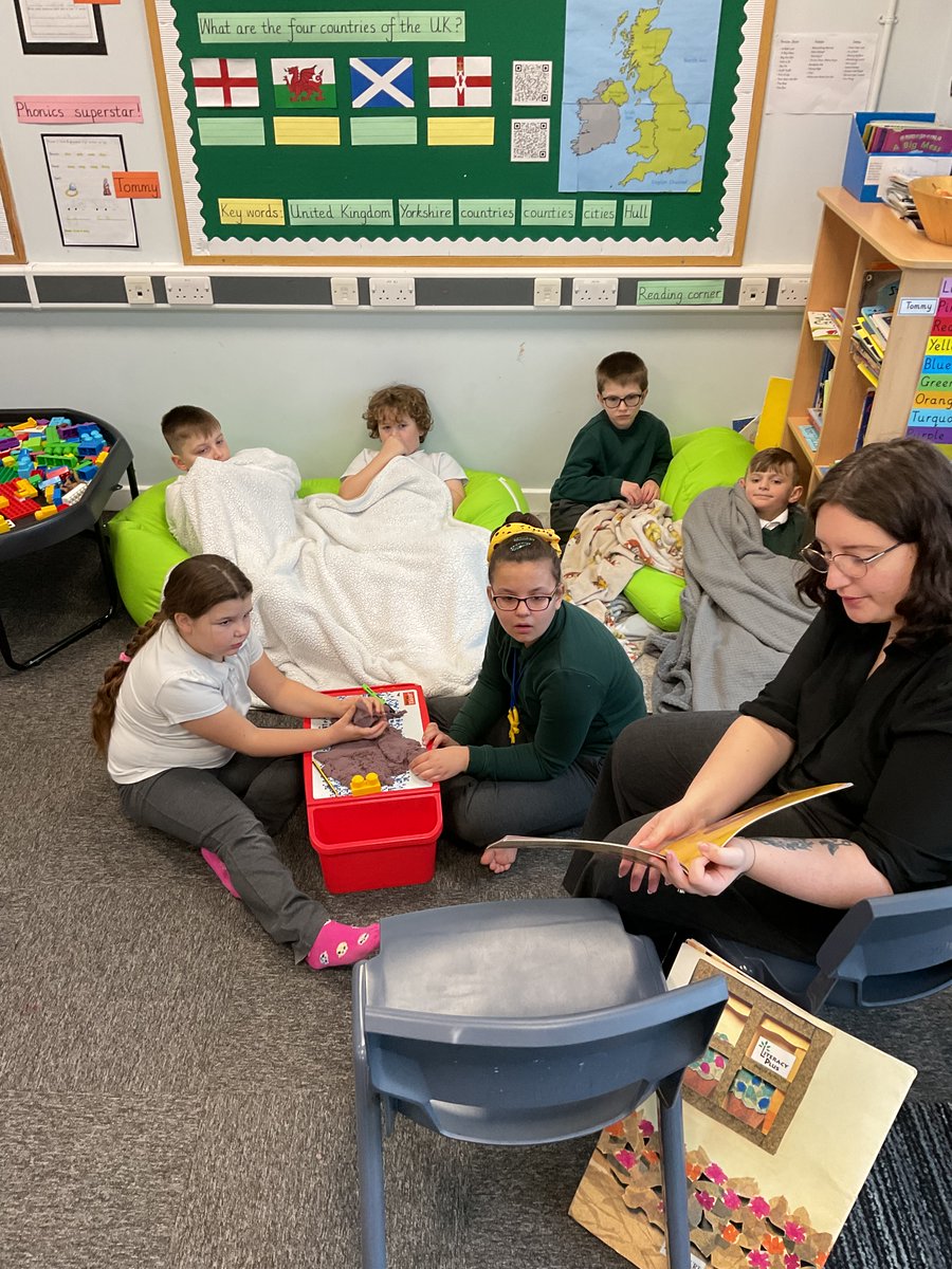 Fun in the snow followed by a story in #Clifton this morning ❄️📚