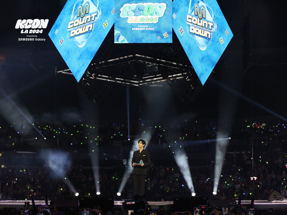 [#KCONLA2024] RECAP PHOTO DUMP 🚛 📸
 
𝗗𝗔𝗬 𝟯 HOST #KimSooHyun 

💙 𝐌 𝐂𝐎𝐔𝐍𝐓𝐃𝐎𝐖𝐍 
📍 Crypto.com Arena

-
🎈 JUL 26-28
📍 Crypto.com Arena, LA Convention Center, GILBERT LINDSAY PLAZA

✨Let’s #KCON!