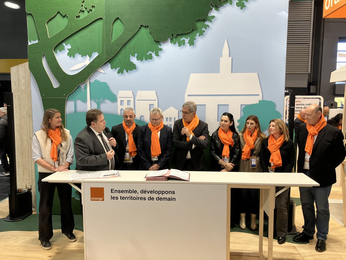 <a href="/JeanneTomasini/">Jeanne Tomasini</a> <a href="/OrangeCorse/">Orange Corse</a> <a href="/salondesmaires/">Salon des Maires et des Collectivités</a> <a href="/nicolasguerin68/">Nicolas Guérin</a> <a href="/MLBastia/">Mission Locale de Bastia</a> <a href="/IEI_Inizia/">Incubateur de Corse</a> <a href="/PierreSavelli/">Pierre Savelli</a> @EmmanuelleLuci2 <a href="/PisellaElodie/">Élodie. pisella</a> <a href="/rab_pro/">Franck Rabourg</a> <a href="/sylvie_duho/">sylvie_duho</a> <a href="/BenettiMapi/">MapiBenetti</a> <a href="/stephaneOrange/">stephane2B</a> <a href="/massoni_seba/">sebastien massoni</a> L’île de Beauté nous fait l’honneur d’ensoleiller le stand <a href="/orange/">Orange</a> ! <a href="/nicolasguerin68/">Nicolas Guérin</a> et moi même sommes ravis d’avoir accueilli ce matin la délégation Corse. Nos accords sont le fruit d’une collaboration active et exigeante avec les partenaires de la région. 💪 @SMCLOrange