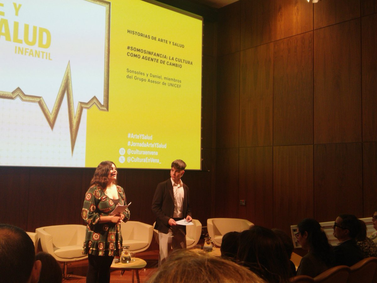 "La #participacion es una forma de hacer arte, expresar lo que sientes y piensas para cuidar tu salud".  Hoy Daniel y Sonsoles del grupo asesor de <a href="/unicef_es/">UNICEF España</a> hablando sobre como influye el arte y la cultura en su bienestar en las jornadas de <a href="/CulturaEnVena_/">Fundación Cultura en Vena</a>  en el <a href="/MuseoThyssen/">Museo Thyssen</a>
