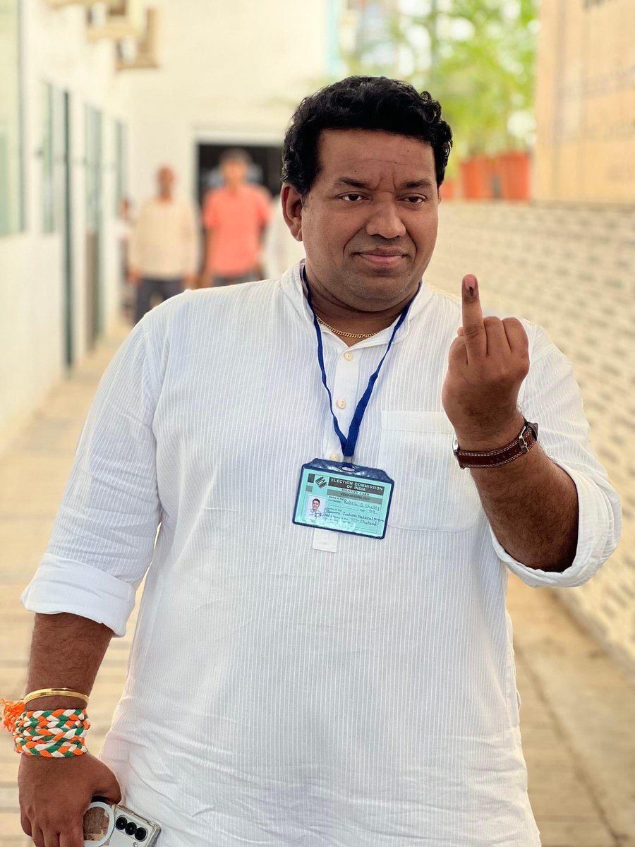 INCMumbai's tweet photo. विधानसभा मतदारसंघ १५५, मुलुंड येथे श्री @INCRakeshMulund यांनी मतदान केले.
तुम्ही केलंत का? नसेल तर पटकन जा आणि मतदान करून या.
#VoteForChange
#VoteForCongress
#VoteForMVA
#Mulund
#Mumbai https://t.co/3qJoRhxHLu
