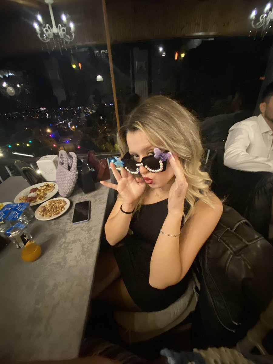 bizim gözlükler şaka miiii