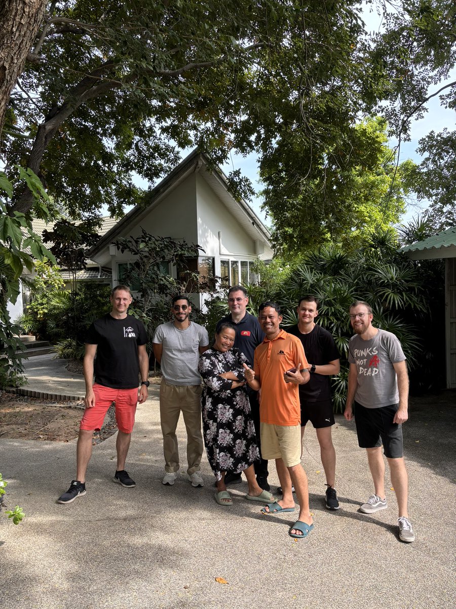 dm3protocol's tweet image. We just came back from @EFDevcon.

We had our own Team Retreat the week before, and it was a blast! 

Thailand surprised us with an amazing culture, amazing conferences and new and old friends that we encountered all across the main and side events we attended. 

From @lukso_io,…