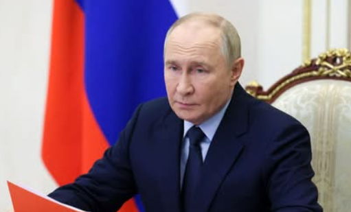 DailyMirror's tweet photo. Terrifying way Vladimir Putin could bring UK to its knees with one simple move https://t.co/fHf3zwfZtB https://t.co/Y1LIM4SDlO