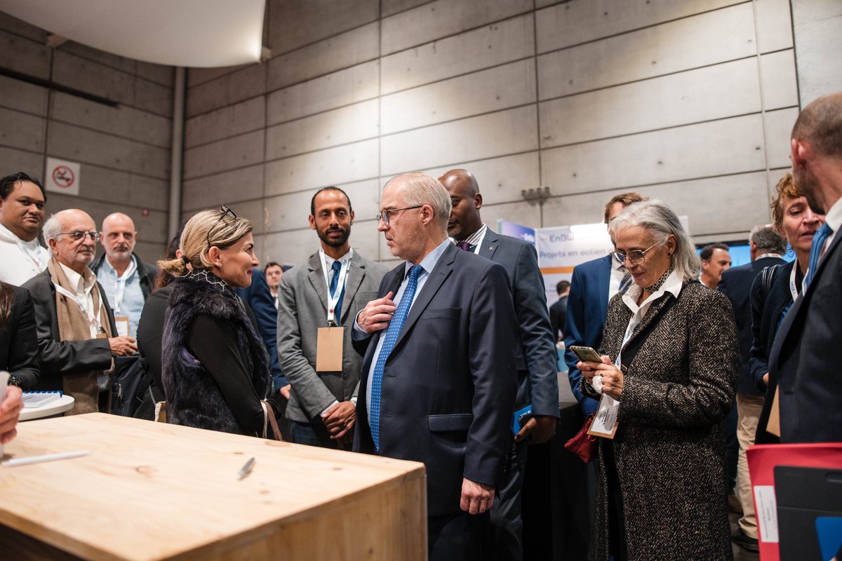 Aux #AEM2024 j'ai tenu à porter un message de confiance et de soutien aux acteurs, nombreux, de l'économie maritime. 
Transport, nautisme, courses, pêche, aquaculture, font de l'économie maritime une économie dynamique, pourvoyeuse d'emplois. Et c'est une fierté pour la 🇫🇷.