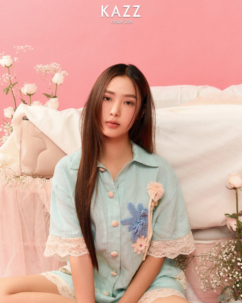 Kazzmagazine's tweet photo. #KAZZxNamtanFilm 

พลูโตดวงนี้เตรียมเข้าไปอยู่ในใจทุกคน .. พบกับดาวที่สวยที่สุดของสาว 'น้ำตาล - ฟิล์ม' บนปก KAZZ MAGAZINE issue.205 พรีออเดอร์ดาวดวงนี้ไปพร้อมกัน⭐️

➖พรีออเดอร์ : https://t.co/E1xJw9Cj8A 
➖Foreigners :  https://t.co/S3S34ZzNye 

#KAZZMAGAZINE #NamtanFilm https://t.co/sHon4miq6Q